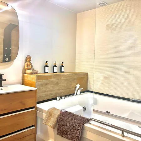 Alojamientos Centricos Con Banera Jacuzzi Hidromasaje Romantico Madrid Exterior photo